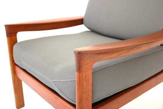 Image 1 of Arne Wahl Iversen voor Komfort Denmark, Mid Century Danish Teak Lounge Chair, nieuwe hoes