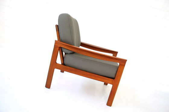 Image 1 of Arne Wahl Iversen voor Komfort Denmark, Mid Century Danish Teak Lounge Chair, nieuwe hoes