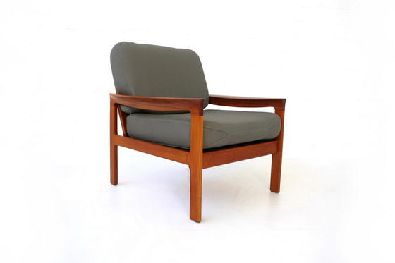 Image 1 of Arne Wahl Iversen voor Komfort Denmark, Mid Century Danish Teak Lounge Chair, nieuwe hoes