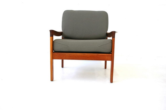 Image 1 of Arne Wahl Iversen voor Komfort Denmark, Mid Century Danish Teak Lounge Chair, nieuwe hoes