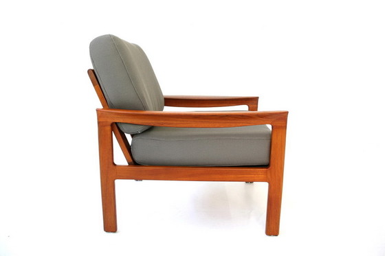 Image 1 of Arne Wahl Iversen voor Komfort Denmark, Mid Century Danish Teak Lounge Chair, nieuwe hoes