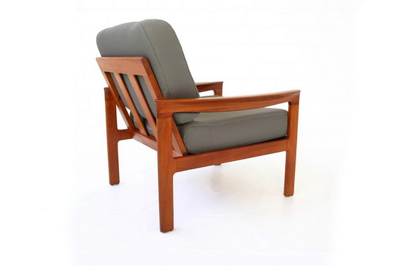 Image 1 of Arne Wahl Iversen voor Komfort Denmark, Mid Century Danish Teak Lounge Chair, nieuwe hoes