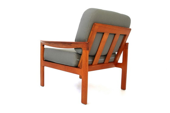 Image 1 of Arne Wahl Iversen voor Komfort Denmark, Mid Century Danish Teak Lounge Chair, nieuwe hoes