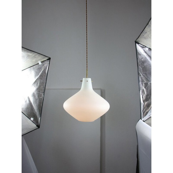 Image 1 of Vintage hanglamp van messing en opaline glas, Italië