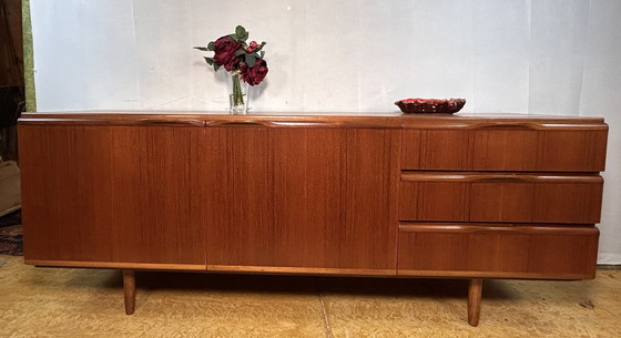 Image 1 of Mid Century Retro Vintage Teak Dressoir van Mcintosh