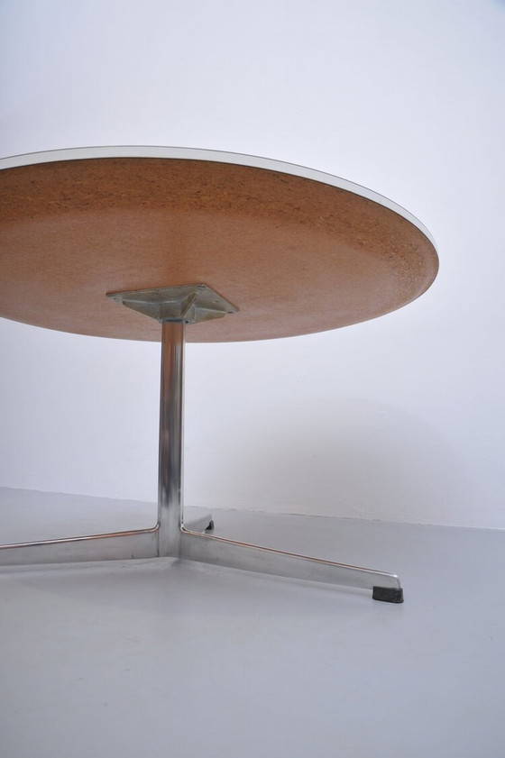 Image 1 of Arne Jacobsen Salontafel Rond Aluminium Fritz Hansen 1950