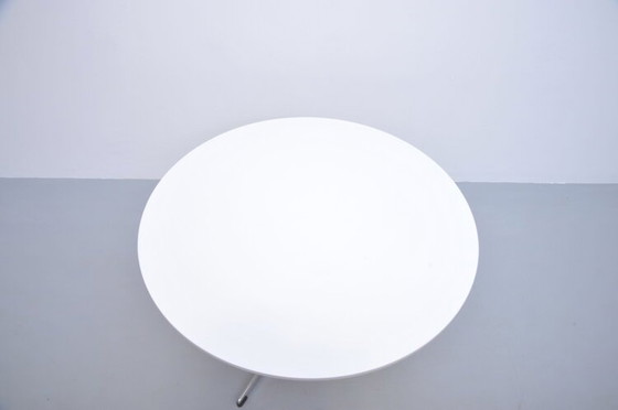 Image 1 of Arne Jacobsen Salontafel Rond Aluminium Fritz Hansen 1950