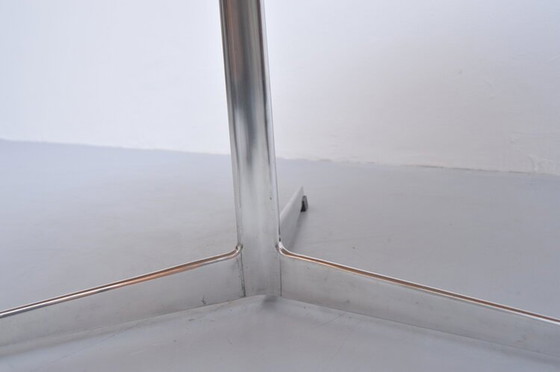 Image 1 of Arne Jacobsen Salontafel Rond Aluminium Fritz Hansen 1950