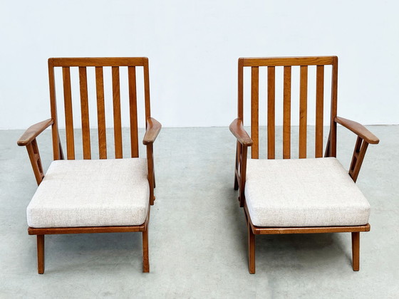 Image 1 of set van twee eiken 1950's Franse lounge stoelen