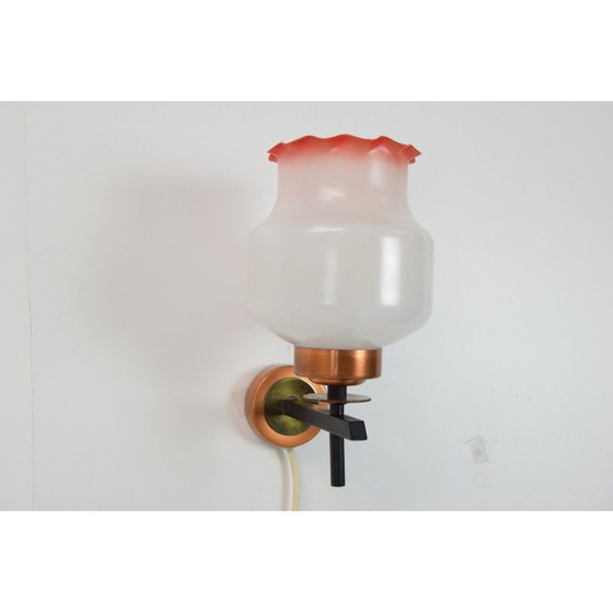 Image 1 of Mid-eeuwse wandlamp van glas en metaal, Tsjecho-Slowakije 1960