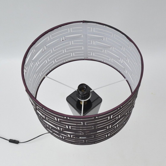 Image 1 of Vintage Hollywood Regency tafellamp met opengewerkte lampenkap, België 1970