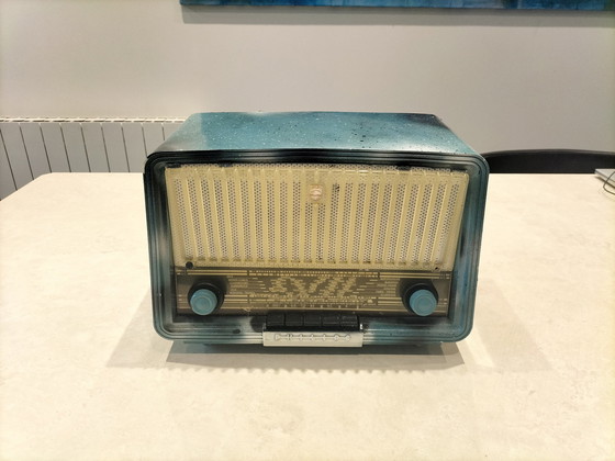 Image 1 of Antieke gesigneerde radio voor decoratie