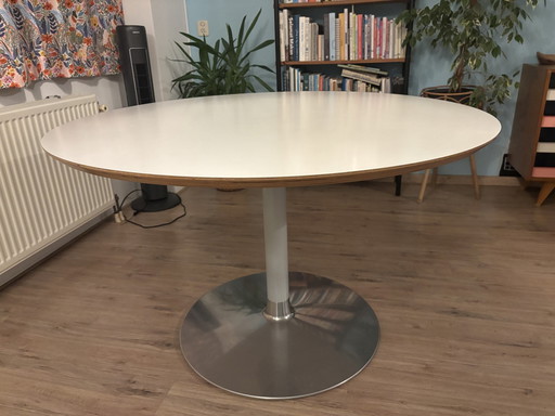 Artifort Circle Eettafel