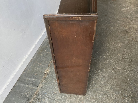Image 1 of Vintage vrijstaande boekenkast met open voorkant uit 1920/30's