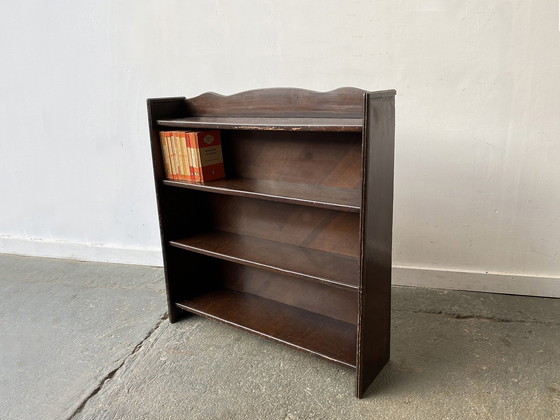 Image 1 of Vintage vrijstaande boekenkast met open voorkant uit 1920/30's