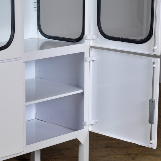 Image 1 of Vintage medisch kabinet, jaren 1970