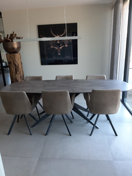 Image 1 of Baenks tafel met 6 stoelen