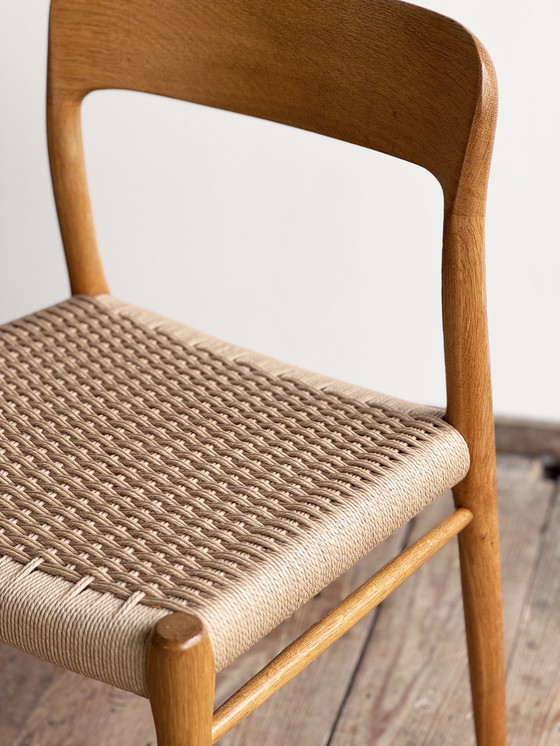 Image 1 of Mid Century Deense Model 75 Stoelen in Eik van Niels O. Møller voor JL Møllers Meubelfabriek, 1950, Set van 4