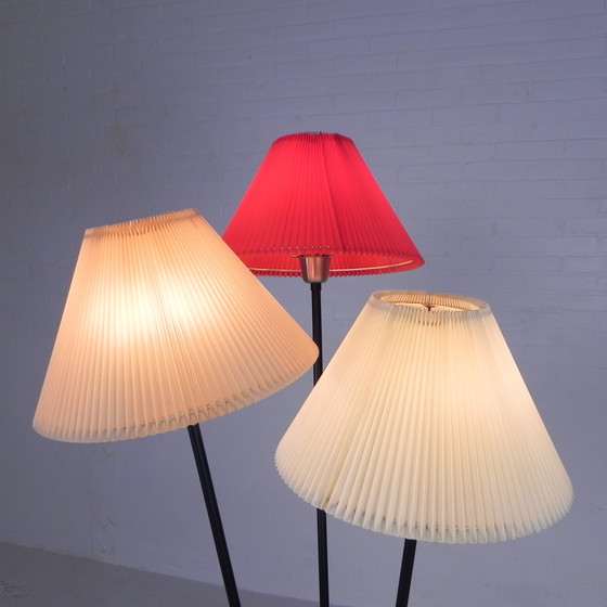 Image 1 of Staande lamp sprietlamp met 3 kunststof kappen, jaren 50