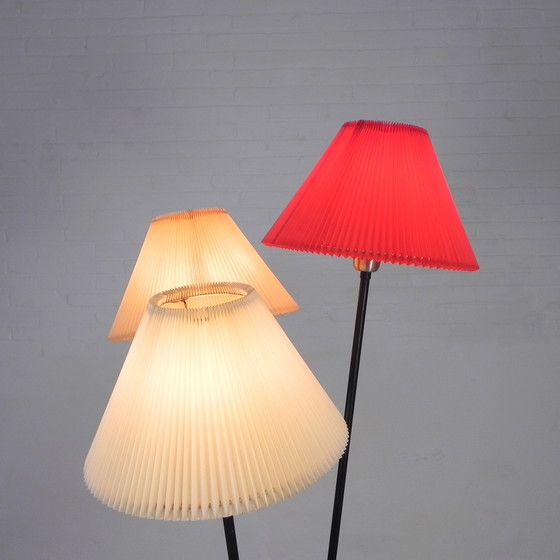 Image 1 of Staande lamp sprietlamp met 3 kunststof kappen, jaren 50