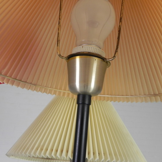 Image 1 of Staande lamp sprietlamp met 3 kunststof kappen, jaren 50