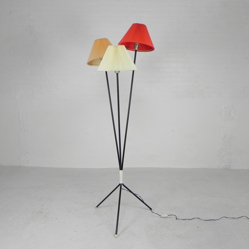 Staande lamp sprietlamp met 3 kunststof kappen, jaren 50