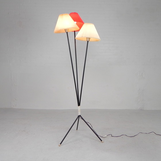 Image 1 of Staande lamp sprietlamp met 3 kunststof kappen, jaren 50