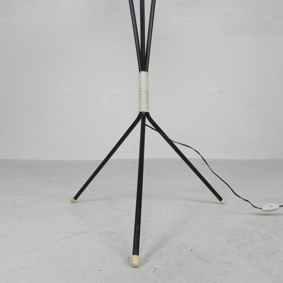 Image 1 of Staande lamp sprietlamp met 3 kunststof kappen, jaren 50