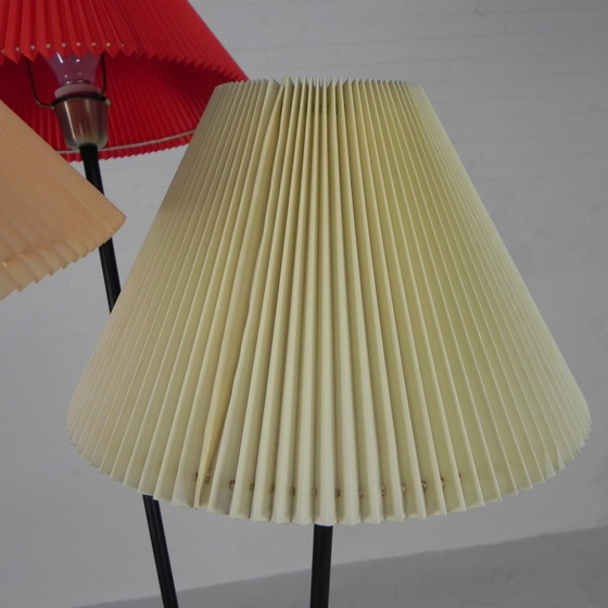 Image 1 of Staande lamp sprietlamp met 3 kunststof kappen, jaren 50