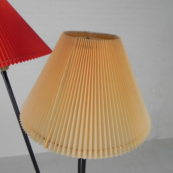 Image 1 of Staande lamp sprietlamp met 3 kunststof kappen, jaren 50