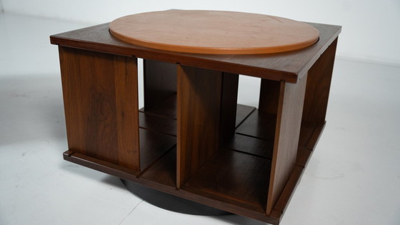 Image 1 of Mid-Century Italiaanse draaibare salontafel van Gianfranco Frattini, Italië, 1960S - 2 Beschikbaar