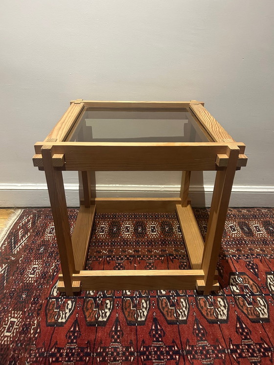 Image 1 of Brutalistische salontafel van hout en gerookt glas