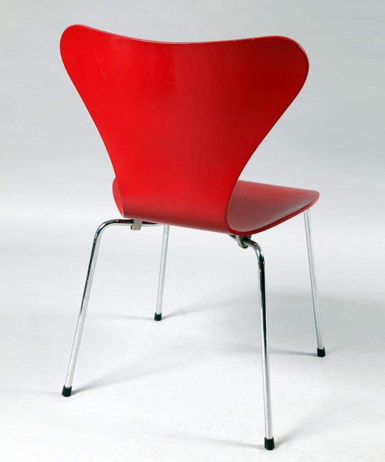 Image 1 of 2x Arne Jacobsen series 7 stoelen