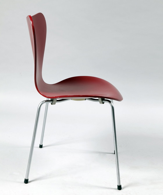 Image 1 of 2x Arne Jacobsen series 7 stoelen