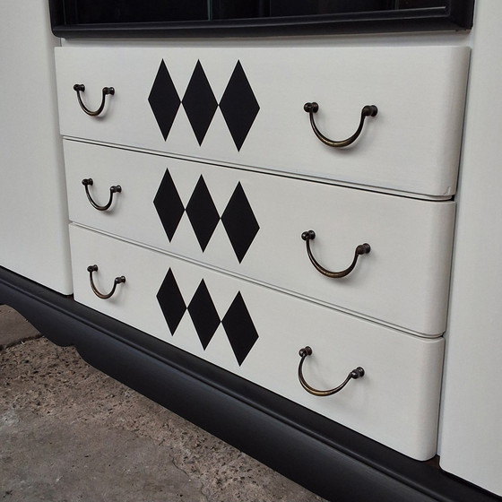 Image 1 of Buffetkast Servieskast Wandkast Vitrinekast Wit Met Zwarte Ruiten Vintage Gerestyled