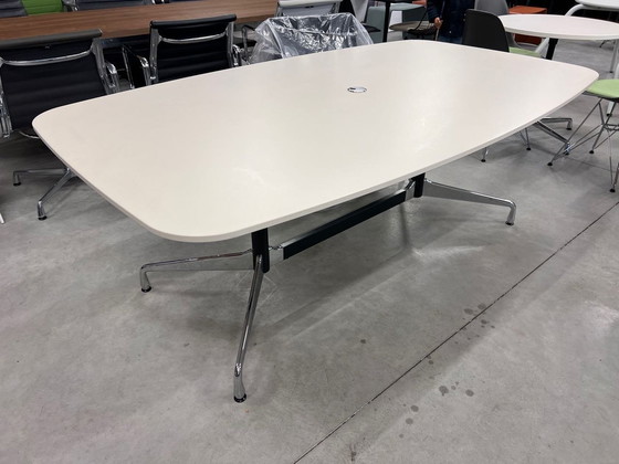 Image 1 of Vitra Eames Segmented Tafel, 2M