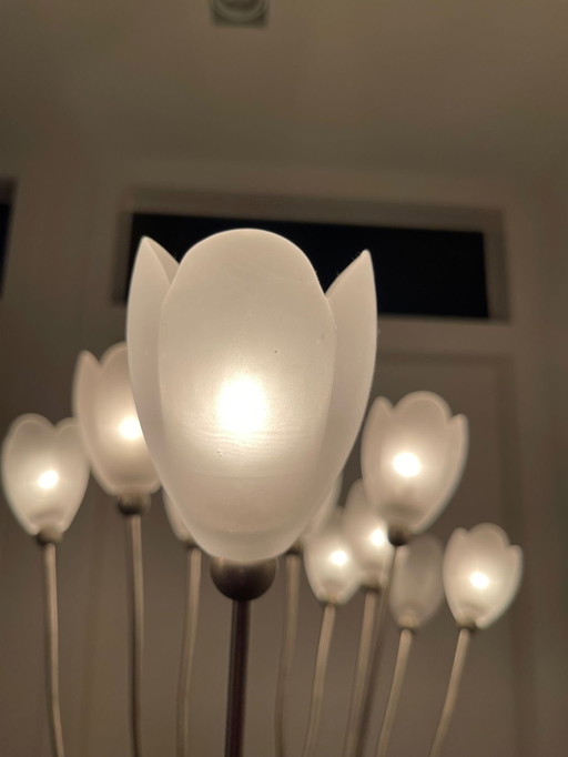 Design Tulp Lamp Met 14 Witte Kelkjes