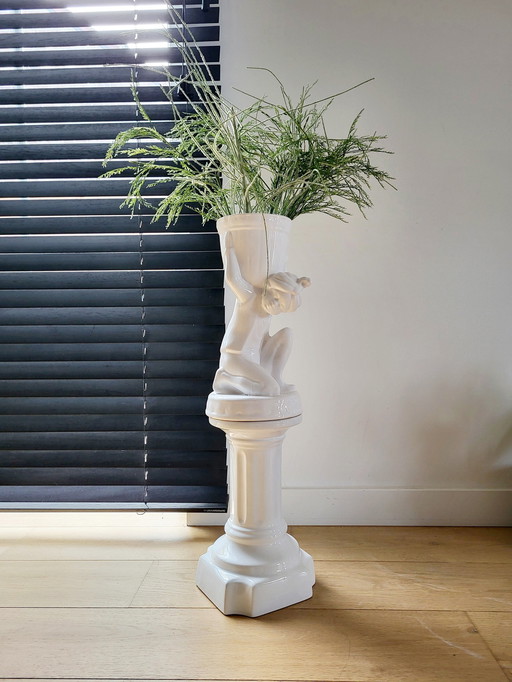 Vintage Pied De Stal Of Plantenstaander, Porselein, Jongen Met Mand Op Pilaar