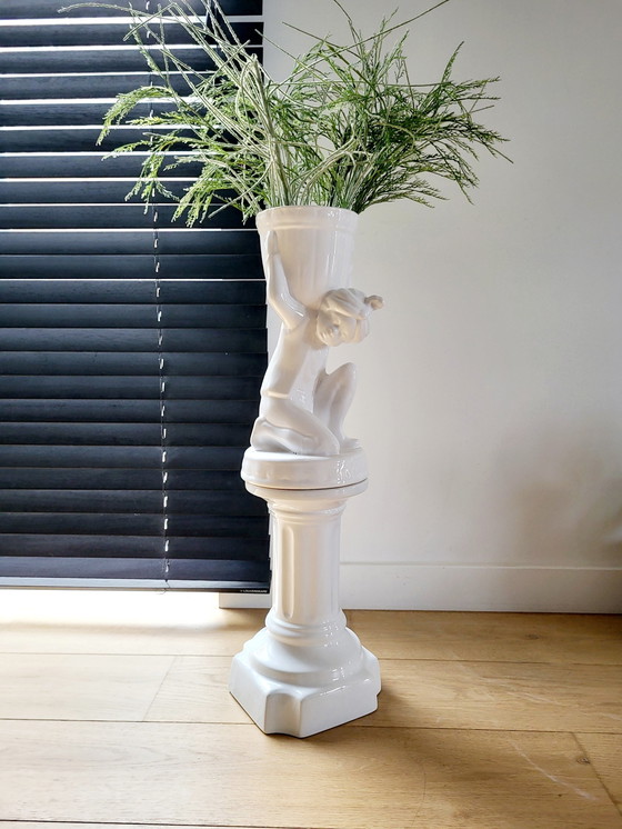 Image 1 of Vintage Pied De Stal Of Plantenstaander, Porselein, Jongen Met Mand Op Pilaar