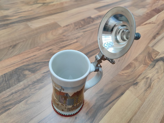 Image 1 of Bierpul met tinnen deksel "Der Markt zu München" Dr Markle Atelier, met de hand gedecoreerd