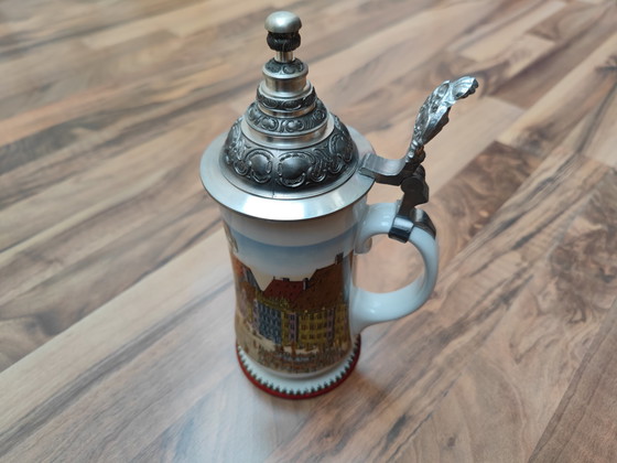 Image 1 of Bierpul met tinnen deksel "Der Markt zu München" Dr Markle Atelier, met de hand gedecoreerd