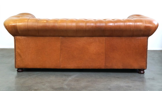 Image 1 of Lichtbruine/ crème kleurige rundleren Engelse 2.5 zits chesterfield bank