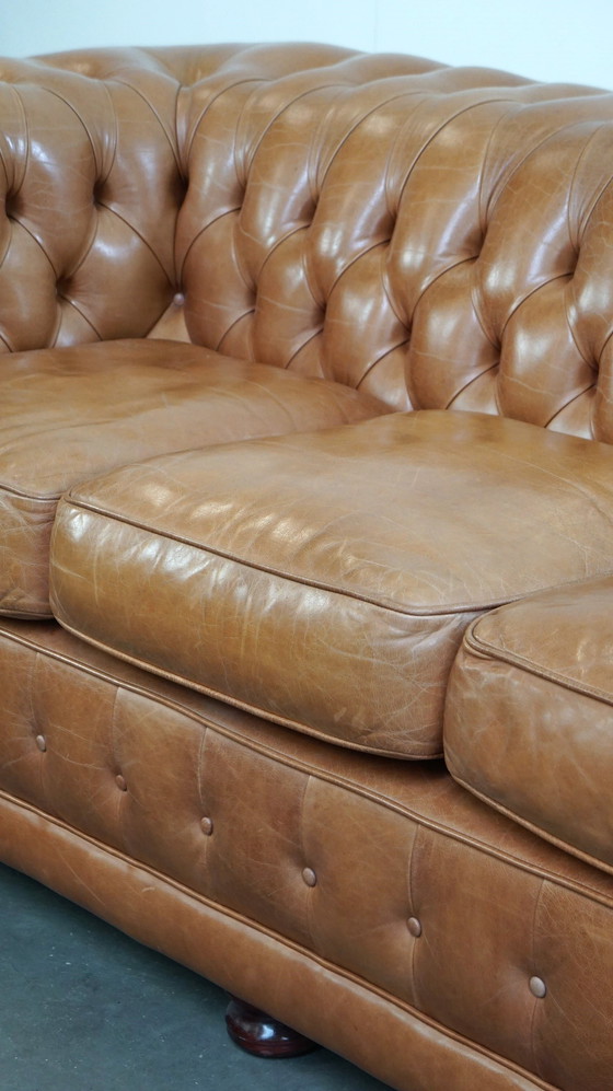 Image 1 of Lichtbruine/ crème kleurige rundleren Engelse 2.5 zits chesterfield bank