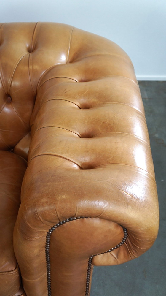 Image 1 of Lichtbruine/ crème kleurige rundleren Engelse 2.5 zits chesterfield bank