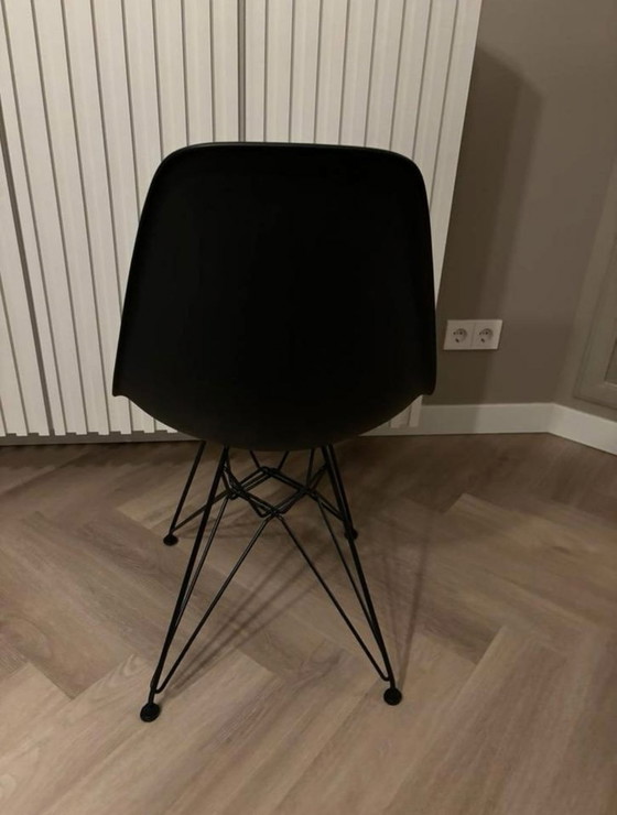 Image 1 of Vitra Eames Dsr Stoel Zwart