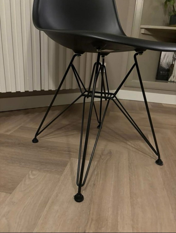 Image 1 of Vitra Eames Dsr Stoel Zwart