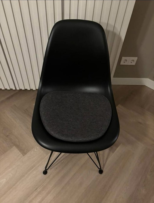 Vitra Eames Dsr Stoel Zwart