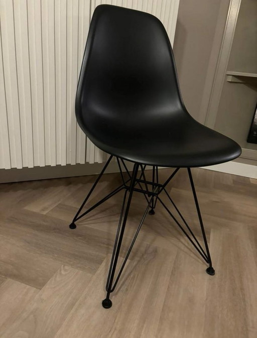 Vitra Eames Dsr Stoel Zwart