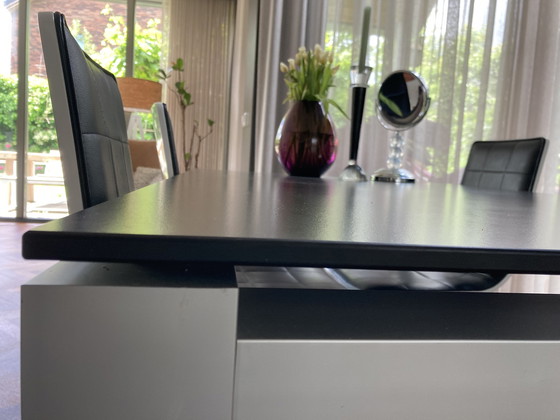 Image 1 of Bree’s New World eettafel