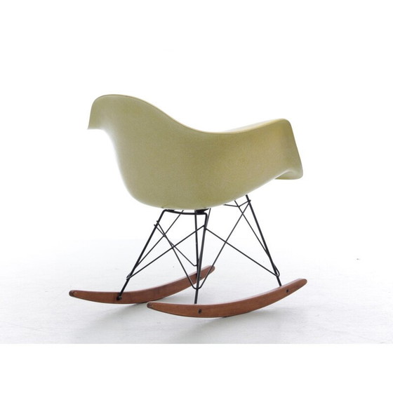 Image 1 of Vintage "Rar" schommelstoel in geel glasvezel van Charles Eames, 1950